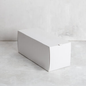 Caja en una pieza blanca  27x11x13 cm con bandeja – 10 U